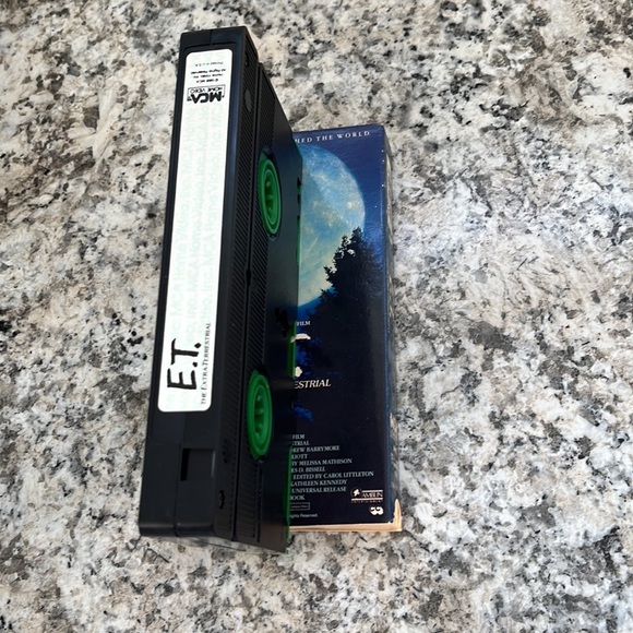 E.T. The Extra Terrestrial 1982 A Steven Spielberg Film VHS 1988 Universal Seal - Picture 7 of 7